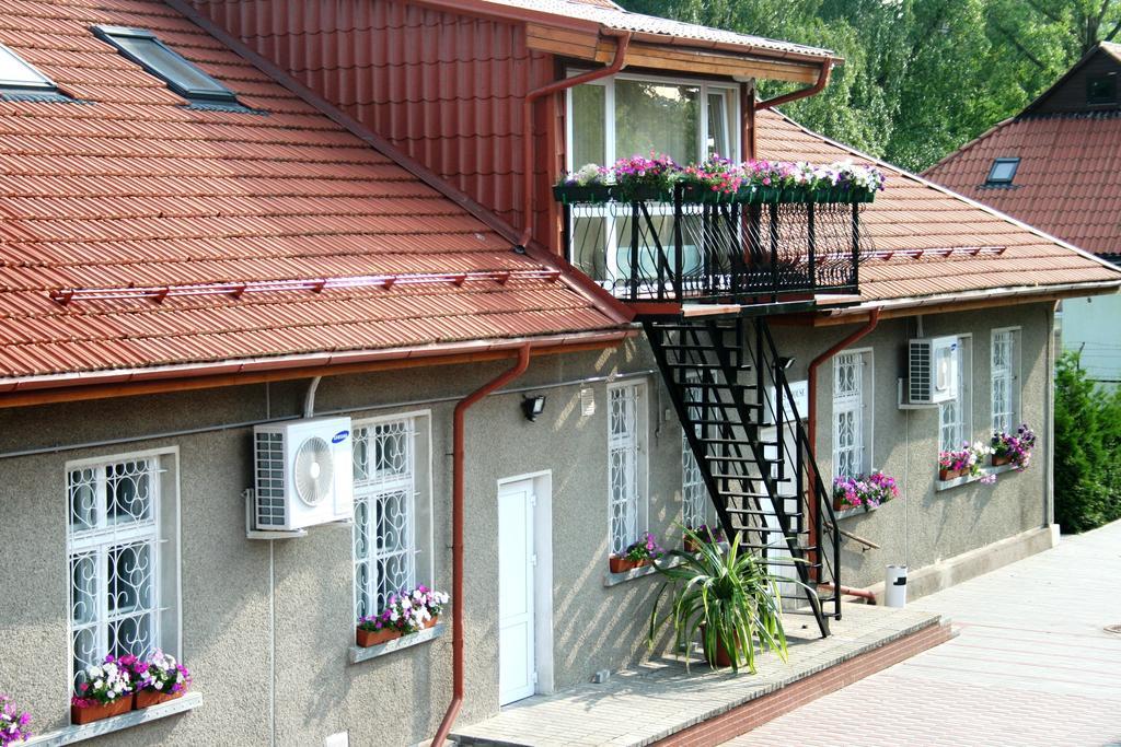 Klaipeda Inn Private Parking And Kitchen Exterior photo
